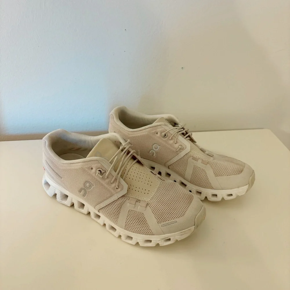 On Cloud - On Running Cloud 5 - Pearl/ White Sneakers Shoes - Picture 1 of 9